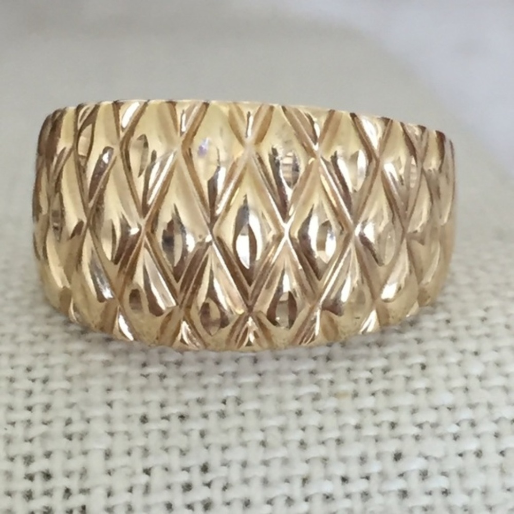 14K Wide Gold Quilt Pattern Ring. Size 7